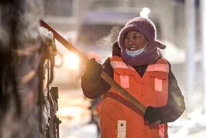 Breathtaking and Harsh Winter: Heavy Snow and Ice Blankets Northern China - image 7