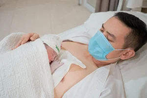 Vietnamese Singer Duy Khoa Shares Heartwarming Skin-to-Skin Newborn Experience - image 0