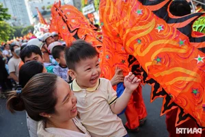 Massive Parade of 700 Participants at the Nghinh Ong Festival - image 7