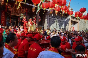 Massive Parade of 700 Participants at the Nghinh Ong Festival - image 8