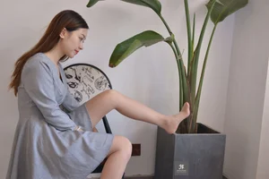 Elegant Hosiery Fashion: IESS Puhui Collection No. 233 Featuring Model Lemon Peel - image 9