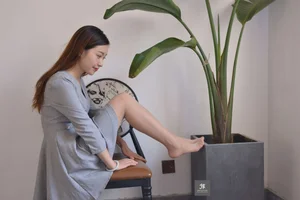 Elegant Hosiery Fashion: IESS Puhui Collection No. 233 Featuring Model Lemon Peel - image 12