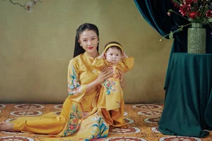 Famous Hot Girl and Textile Heir Raise Viral Baby - image 10