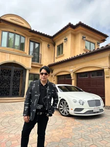 Touring the Beautiful US Home of Singer Quang Le - image 4