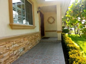 Touring the Beautiful US Home of Singer Quang Le - image 0