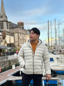 Touring the Beautiful US Home of Singer Quang Le - image 2