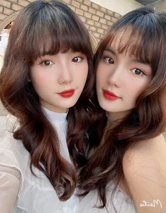 Meet the Stunning 20-Year-Old Twin Sisters Captivating the Internet - image 0