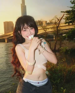 Bảo Khuyên Susan: The Ethereal Muse Captivating Hearts by the Saigon River - image 8