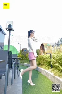 Fresh Pink Aesthetic: Jia Zhen Features in IESS SXJ 170 Collection - image 80