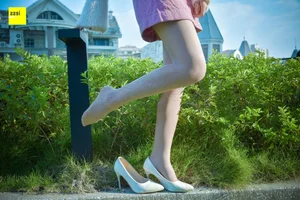 Fresh Pink Aesthetic: Jia Zhen Features in IESS SXJ 170 Collection - image 30