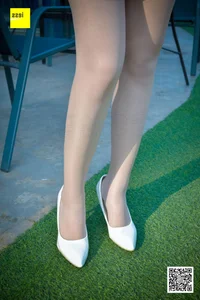 Fresh Pink Aesthetic: Jia Zhen Features in IESS SXJ 170 Collection - image 48