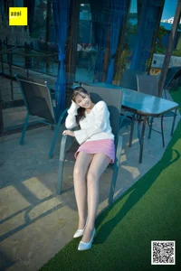 Fresh Pink Aesthetic: Jia Zhen Features in IESS SXJ 170 Collection - image 50