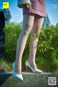 Fresh Pink Aesthetic: Jia Zhen Features in IESS SXJ 170 Collection - image 61