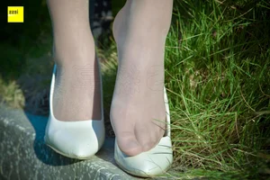 Fresh Pink Aesthetic: Jia Zhen Features in IESS SXJ 170 Collection - image 62