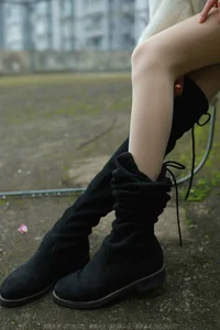IESS Tuan Tuan in Boots and Silk: A Seasonal Fashion Highlight - image 30