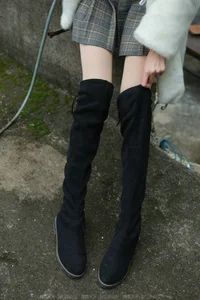 IESS Tuan Tuan in Boots and Silk: A Seasonal Fashion Highlight - image 39