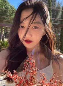 Li Yan: Exploring the Artistic Talent and Bold Style of Faye Wong's Daughter - image 3