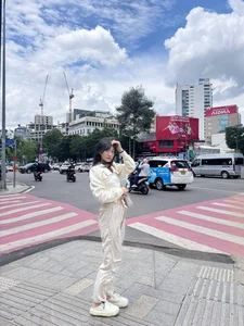 Viral Beauty: Meet the Talented Female Cosplayer Captivating Fans with Her Striking Resemblance to Asian Pop Icon Son Tung M-TP - image 3