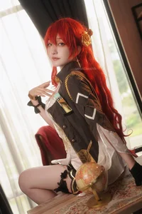 Viral Beauty: Meet the Talented Female Cosplayer Captivating Fans with Her Striking Resemblance to Asian Pop Icon Son Tung M-TP - image 9