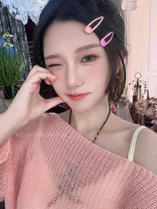 Viral Beauty: Meet the Talented Female Cosplayer Captivating Fans with Her Striking Resemblance to Asian Pop Icon Son Tung M-TP - image 7