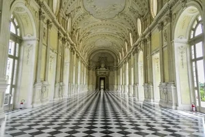 A Visual Journey Through the World's Most Magnificent and Opulent Palaces - image 7