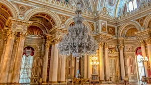 A Visual Journey Through the World's Most Magnificent and Opulent Palaces - image 3