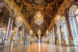 A Visual Journey Through the World's Most Magnificent and Opulent Palaces - image 6