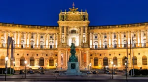 A Visual Journey Through the World's Most Magnificent and Opulent Palaces - image 5