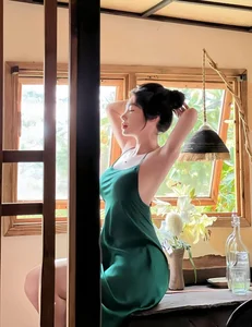 Elly Tran Stuns Social Media with Incredible Post-Motherhood Physique - image 0