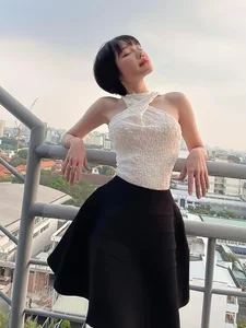 Elly Tran Stuns Social Media with Incredible Post-Motherhood Physique - image 4