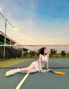 Elly Tran Stuns Social Media with Incredible Post-Motherhood Physique - image 3