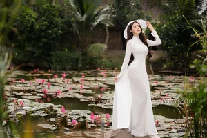 Timeless Elegance: A Gallery of Vietnamese Schoolgirls in Traditional White Ao Dai - image 97