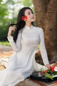 Timeless Elegance: A Gallery of Vietnamese Schoolgirls in Traditional White Ao Dai - image 100