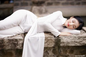 Timeless Elegance: A Gallery of Vietnamese Schoolgirls in Traditional White Ao Dai - image 50