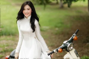 Timeless Elegance: A Gallery of Vietnamese Schoolgirls in Traditional White Ao Dai - image 11