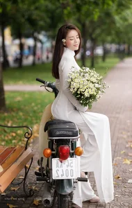 Timeless Elegance: A Gallery of Vietnamese Schoolgirls in Traditional White Ao Dai - image 63
