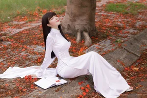 Timeless Elegance: A Gallery of Vietnamese Schoolgirls in Traditional White Ao Dai - image 76