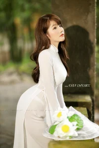 Timeless Elegance: A Gallery of Vietnamese Schoolgirls in Traditional White Ao Dai - image 20