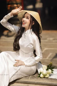Timeless Elegance: A Gallery of Vietnamese Schoolgirls in Traditional White Ao Dai - image 25