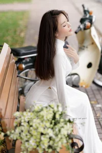 Timeless Elegance: A Gallery of Vietnamese Schoolgirls in Traditional White Ao Dai - image 35