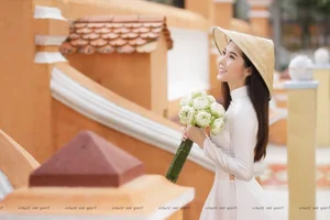Timeless Elegance: A Gallery of Vietnamese Schoolgirls in Traditional White Ao Dai - image 22