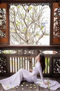 Timeless Elegance: A Gallery of Vietnamese Schoolgirls in Traditional White Ao Dai - image 102