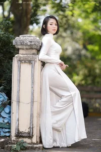 Timeless Elegance: A Gallery of Vietnamese Schoolgirls in Traditional White Ao Dai - image 101