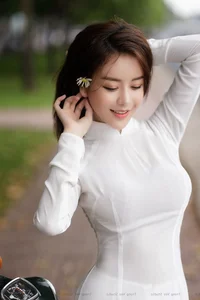 Timeless Elegance: A Gallery of Vietnamese Schoolgirls in Traditional White Ao Dai - image 45
