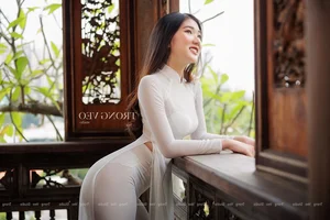 Timeless Elegance: A Gallery of Vietnamese Schoolgirls in Traditional White Ao Dai - image 38