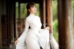 Timeless Elegance: A Gallery of Vietnamese Schoolgirls in Traditional White Ao Dai - image 104