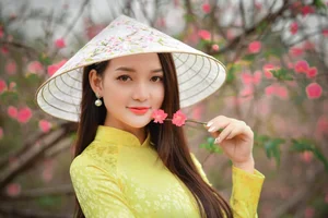 Timeless Elegance: A Gallery of Vietnamese Schoolgirls in Traditional White Ao Dai - image 99