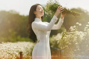 Timeless Elegance: A Gallery of Vietnamese Schoolgirls in Traditional White Ao Dai - image 44