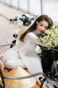 Timeless Elegance: A Gallery of Vietnamese Schoolgirls in Traditional White Ao Dai - image 10