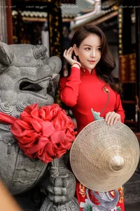 Timeless Elegance: A Gallery of Vietnamese Schoolgirls in Traditional White Ao Dai - image 13